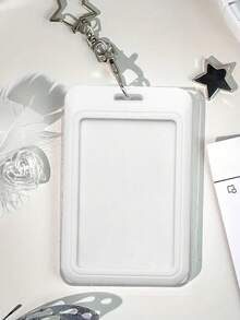 白色星形卡包挂件，可作包包挂饰、钥匙扣，可收纳身份证、会员卡、照片等，具有保护功能。适合日常使用、装饰或作为礼物送给朋友、家人、爱人，是情人节、生日、母亲节、开学季的理想之选。 - 白色 - 查看 12