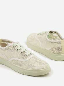 Sneaker casual da donna con fiori in pizzo, scarpe da passeggio piatte e comode di moda