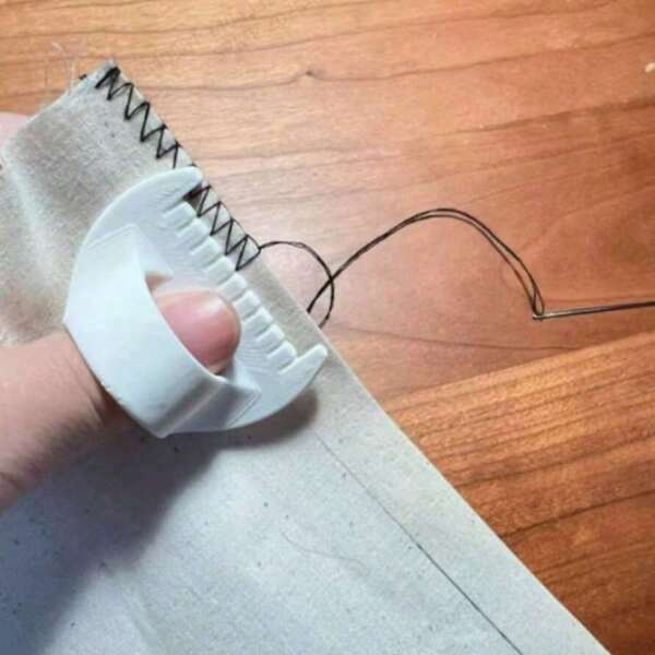 1pc Simple Sewing Tool - Durable Plastic Edging Stitching Hemming Tool, Suitable For Beginners And Elderly, Perfect For DIY Sewing Projects, Sewing Accessories | Ergonomic Design | Smooth Surface