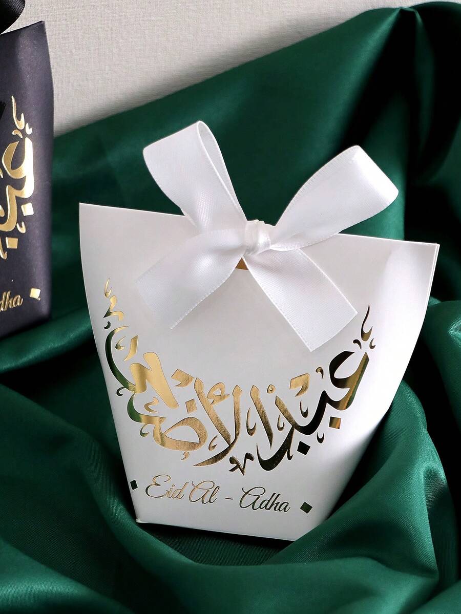 Set Of 5 Small Eid Mubarak Gift Bags In Elegant White, Black And Green With A Classy Golden Moon Design. Comes With A Satin Ribbon. Perfect For Giving Sweets, Chocolates And Small Gifts. Perfect For Eid Celebrations, Family Gatherings And Special Occasions. Elegant Packaging For Special Moments! - Multicolor - View 1