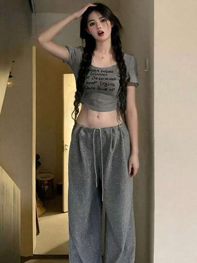 纯色字母印花圆领短袖短款休闲修身T恤女款，春夏季