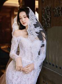 1 件奢华宽蕾丝边 2 米长新娘面纱，户外派对草坪婚礼，教堂婚礼发梳拖尾长面纱，婚纱秋装时尚配饰，女士