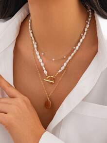 A Set Of 3 Pieces Of Faux Pearl Round Plate Pendant Necklace Is Versatile. Handcrafted Beaded Collarbone Chain Is Sweet And Cool. Short Faux Pearl Necklace Is Fashionable And Multi-Layered. Women's Jewelry Is Suitable For Daily Wear. (The Handcrafted Chain Is Cut According To Length, And The Number Of Beads Is Not Fixed.) - Imitation Pearl + Large Disc - View 3