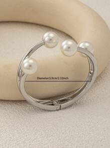 1 pièce Bracelet jonc asymétrique minimaliste pour femmes, design de base avec fermoir à charnière et goutte d'eau. Bracelet fantaisie de base pour le port quotidien, avec une surface en miroir polie et robuste