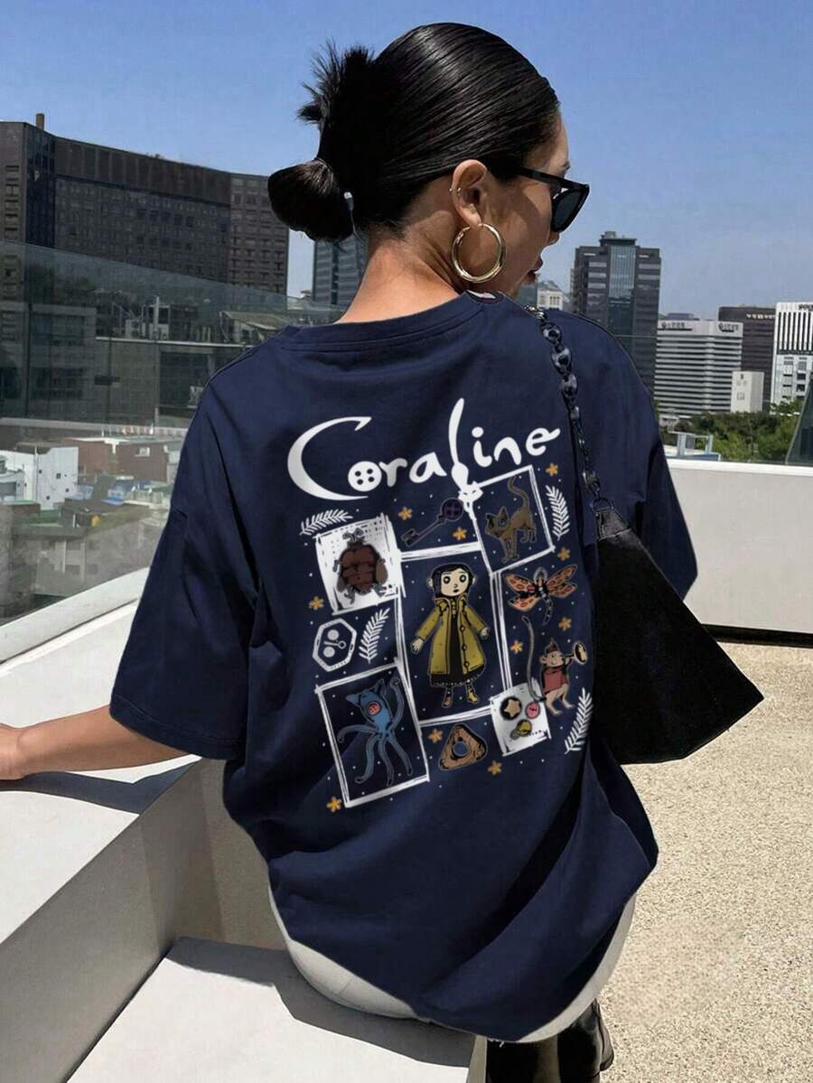 夏装女装，日常休闲风，宽松圆领短袖图案T恤搭配卡洛琳卡通标语印花，时尚百搭女士夏季上衣，适合日常穿着，可爱上衣，女士T恤，标语T恤，宽松上衣，外出上衣，度假上衣，适合去海滩或露营，藏青色上衣 - 藏蓝色 - 查看 1