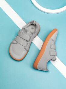 1 par de zapatos deportivos descalzos con puntera ancha para niños, adecuados para que los niños y niñas pequeños jueguen libremente
