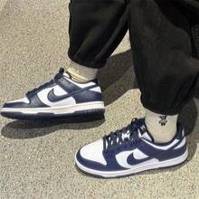 Nike Dunk Low Retro 2026 para hombre, nuevos tenis deportivos casuales de estilo vintage con patchwork y bloques de color, zapatillas de skateboard de caña baja, HF5441-107 - Azul y blanco - Ver 3