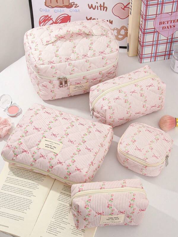 1Pc Pink Ditsy & Stripe Bow Knot Pattern Quilting Large Capacity Women Makeup Bag,Travel Cosmetic Bag ,Girls Make Up Storage Bag ,Makeup Pouch Skincare Bag Toiletry Bag ,Tampon Storage Bag Sanitary Pad Pouch Napkin Storage Bag For Travel, Vacation And School Use, Wedding Bridesmaid Gifts,Mom Gifts,Birthday Gifts,Gifts For Friends