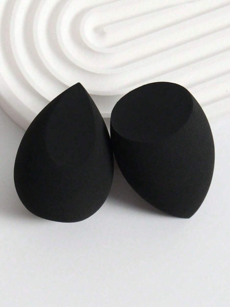 两件套美妆蛋套装，包含液体、膏状和粉状粉底液混合美妆蛋 - 黑色，不含乳胶，干湿两用，适合所有肤质。可用于化妆、家居装饰、梳妆台、旅行、卧室等场合。也可用于化妆配件、粉扑、美妆蛋、散粉扑、美妆海绵等。此外，它也是圣诞礼物、化妆品、化妆工具、平价好物、礼品、女士礼品、圣诞礼物、赠品、旅行必备品等。 - 黑色 - 查看 1