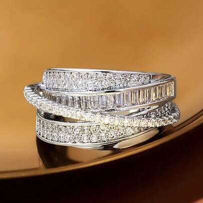 1枚闪耀多层钻石戒指，925纯银，优雅精致，适合日常约会、节日和生日礼物