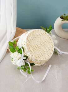 A New Woven Hand-Held Flower Basket For Outdoor Wedding Flower Girls