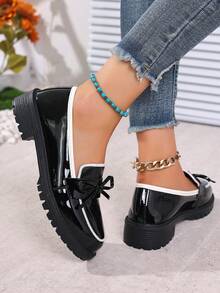 Hatastic Giày lười đế dày kiểu retro năm 2025 với nơ, giày cổ thấp thanh lịch và thoải mái, giày Mary Janes bằng da bóng có tua rua, quà tặng cho lễ hội âm nhạc. - Đen và trắng - Xem 9