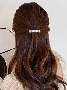 1pc Delicate Miniature 5-Petal Pearl Flower Hair Clip, High-End Tiny Spring Loaded Side Bangs Clip For Women - White - View 4