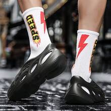 Foam Runner Sneakers Cloud Slides Pillow Sandals Sports Shoes Non-Slip Lightweight Walking Shoes Fashion Outdoor Indoor Summer Beach Sandals For Women Men - 黑色 - 查看 4