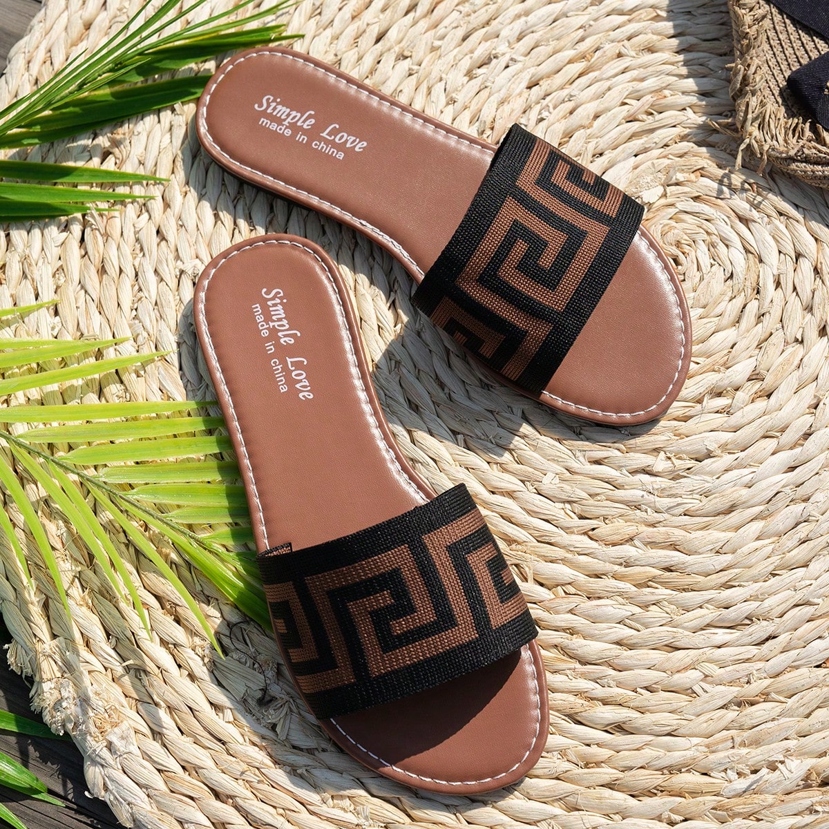 Sandalias deslizantes de una pieza de tela para mujer, con punta redonda, cómodas y antideslizantes, de estilo lindo y vacacional, en color marrón,