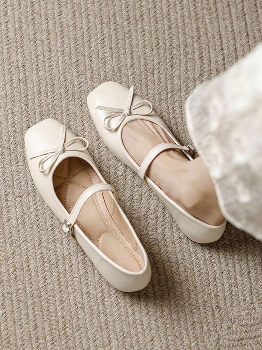 女士时尚方头一脚蹬白色蝴蝶结装饰鞋，休闲办公百搭平底鞋，适合春夏户外穿着，高端品质休闲玛丽珍芭蕾平底鞋，适合派对、婚礼穿着 - 白色 - 查看 1