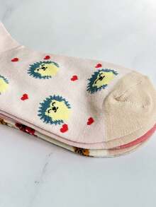 زوج أو 3 أزواج من الجوارب القصيرة الملونة والناعمة والمرنة والمريحة للنساء ذات أنماط نجمية وقلوب وأوراق للاستخدام اليومي - متعدد الألوان - مشاهدة 6