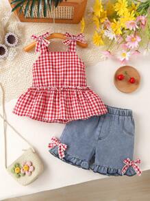 Set de 2 piezas de atuendo de niña adorable de denim, suave, transpirable y cómodo, con detalles de moño y volantes, top de tirantes de guinga y pantalones cortos de mezclilla azul, adecuado para uso casual, diario y vacaciones
