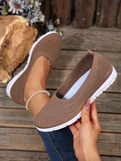 休闲刺绣透气一脚蹬平底鞋，夏季新款棕色圆头户外步行鞋，时尚百搭舒适轻便帆布鞋