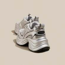 Scarpe sportive casual con suola spessa, rete traspirante, rialzo in argento