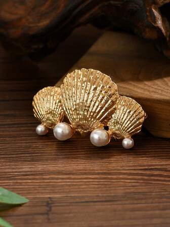 1 件优雅女士夏季海滩派对胸针，带有金色海星、贝壳和人造珍珠装饰，是理想的礼物