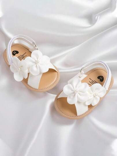 1 Pair Of Baby Sandals, Lovely Pearl Flower Design, Suitable For Indoor And Outdoor Slip-Resistant Learning To Walk, Soft Slippers For Infants.