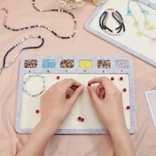 Plateau de perles pour la conception de bracelets et colliers DIY, avec une longue cuillère à manche pour les bijoux, plateau pratique avec grille, outil pratique pour la fabrication de bijoux