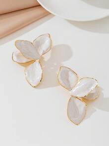 1 对手绘珐琅滴油金色郁金香耳环，适合日常佩戴或作为生日、母亲节、女朋友或女儿的惊喜礼物