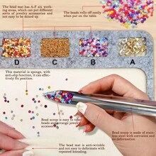 Plateau de perles pour la conception de bracelets et colliers DIY, avec une longue cuillère à manche pour les bijoux, plateau pratique avec grille, outil pratique pour la fabrication de bijoux