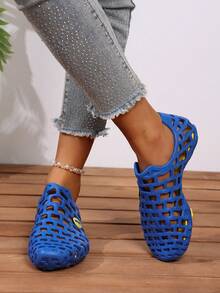 夏季新款防滑洞洞鞋男女户外凉鞋沙滩拖鞋情侣人字拖游泳漂流软底鞋