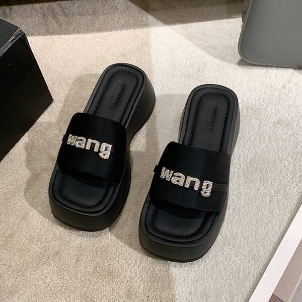 Women Athletic & Outdoor Sandals & Slides