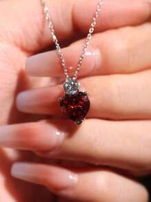 1pc 925 Silver Plated Platinum Zirconia Purple Heart-Shaped Pendant Necklace, Creative Personalized Clavicle Chain, Lightweight Luxury Suitable For Women, For Valentine's Day, Dates, Parties, Daily Wear