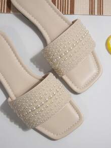 女士珍珠装饰平底凉鞋，5 种尺寸珍珠渐变奢华闪亮时尚百搭户外度假防滑加大码 (35-43) 正装平底鞋，一脚蹬沙滩拖鞋 - 米色 - 查看 4