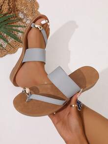 Sandale plate cu inel de deget și bareta, decor boho cu paiete în culoare solidă, toc plat, potrivite pentru interior și exterior, vară