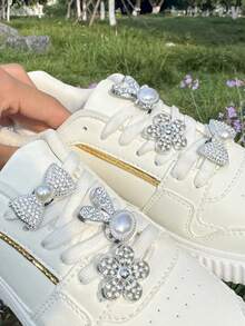 6 件可爱（兔子、蝴蝶结、花朵）鞋饰配件 - 易于安装可拆卸 DIY 装饰，适用于帆布、休闲、厚底鞋、带鞋带的鞋子 - 节日派对和特殊场合的完美礼物 - 銀色 - 查看 6