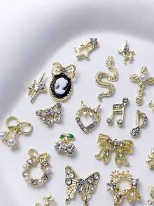闪亮白色水钻金蛇蝴蝶蜘蛛十字樱桃美甲装饰春夏蝴蝶结花朵权杖心形美甲饰品混合 50 件 3D 合金 DIY 美甲宝石礼物适合女孩亚克力按压指甲手机壳鞋子衣服包工艺品美甲用品 - 彩色 - 查看 3