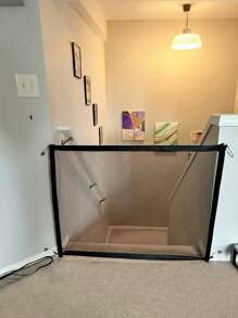 1 pieza, Reja de seguridad para mascotas, protege a los bebés y a la familia, barrera de contención para mascotas, garantiza la protección del hogar, ajustable y portátil de fácil instalación, barrera para escaleras para mascotas, versátil y espacioso, apto para escaleras, balcón, marco de puerta y uso en exteriores