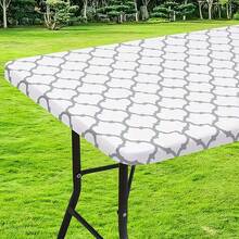 1件提供多种几何图案弹性桌布，方形和圆形尺寸可选。采用牛奶丝材质制成，适合春夏季节。这些桌布可用于装饰厨房、餐厅和庭院，也可用于装饰不同尺寸的餐桌。非常适合家庭聚会和户外野餐。