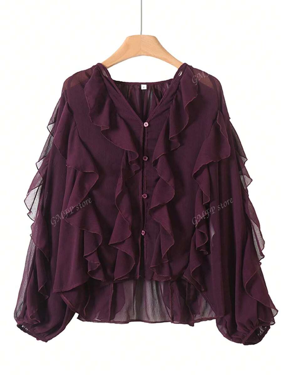 Camisa con volantes en el bajo y diseño de unicolor
