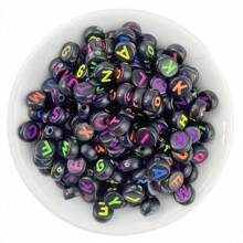 150/300/600 pezzi di perline in acrilico con motivo a lettere dorate su sfondo bianco, 4x7mm, adatte per la realizzazione di gioielli fai-da-te, progetti di collane e braccialetti