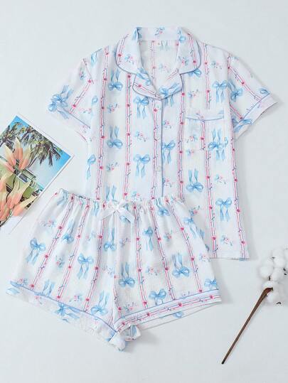 Set de 2 piezas de pijama de mujer con parte superior de manga corta con botones, decoración de lazo e impresión de lazo azul, y shorts con lazo. Adecuado para usar en casa en primavera/verano.