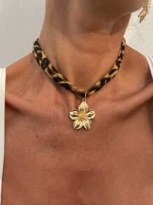 1pc Women's Fashionable High-End Leopard Print Beach Series Pendant Necklace, Bohemian Style Metal Clavicle Chain, Suitable For Daily Wear, Parties, And Beach Vacations