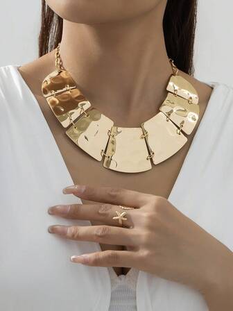 1st överdrivet asymmetriskt geometriskt guld glänsande hamrat patchworkhalsband, smyckenpresent för kvinnor