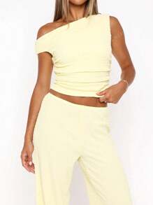 GAOVOT Dames tweedelige zomer Y2K sexy elegante en casual botergele gebreide textuur off-the-shoulder T-shirt top en losse rechte wijde broekset