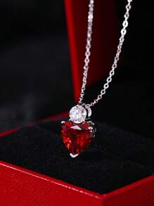 1pc 925 Silver Plated Platinum Zirconia Purple Heart-Shaped Pendant Necklace, Creative Personalized Clavicle Chain, Lightweight Luxury Suitable For Women, For Valentine's Day, Dates, Parties, Daily Wear