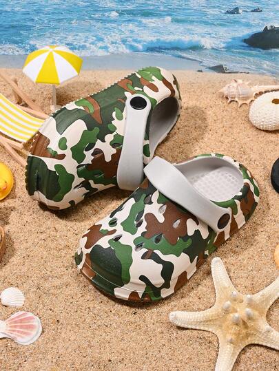1双男童舒适、时尚、轻便、休闲、酷炫迷彩图案沙滩/室内透气凉鞋，适合春夏穿着