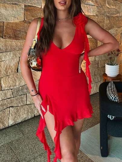 Vestido de tirantes con bajo asimétrico y decoración floral para mujer