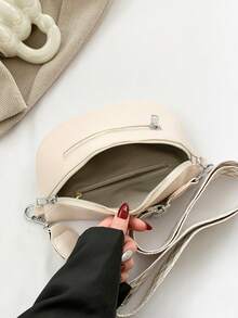 软皮女士时尚休闲腰包、马鞍包、新款百搭胸包、单肩斜挎包、旅行手机包。