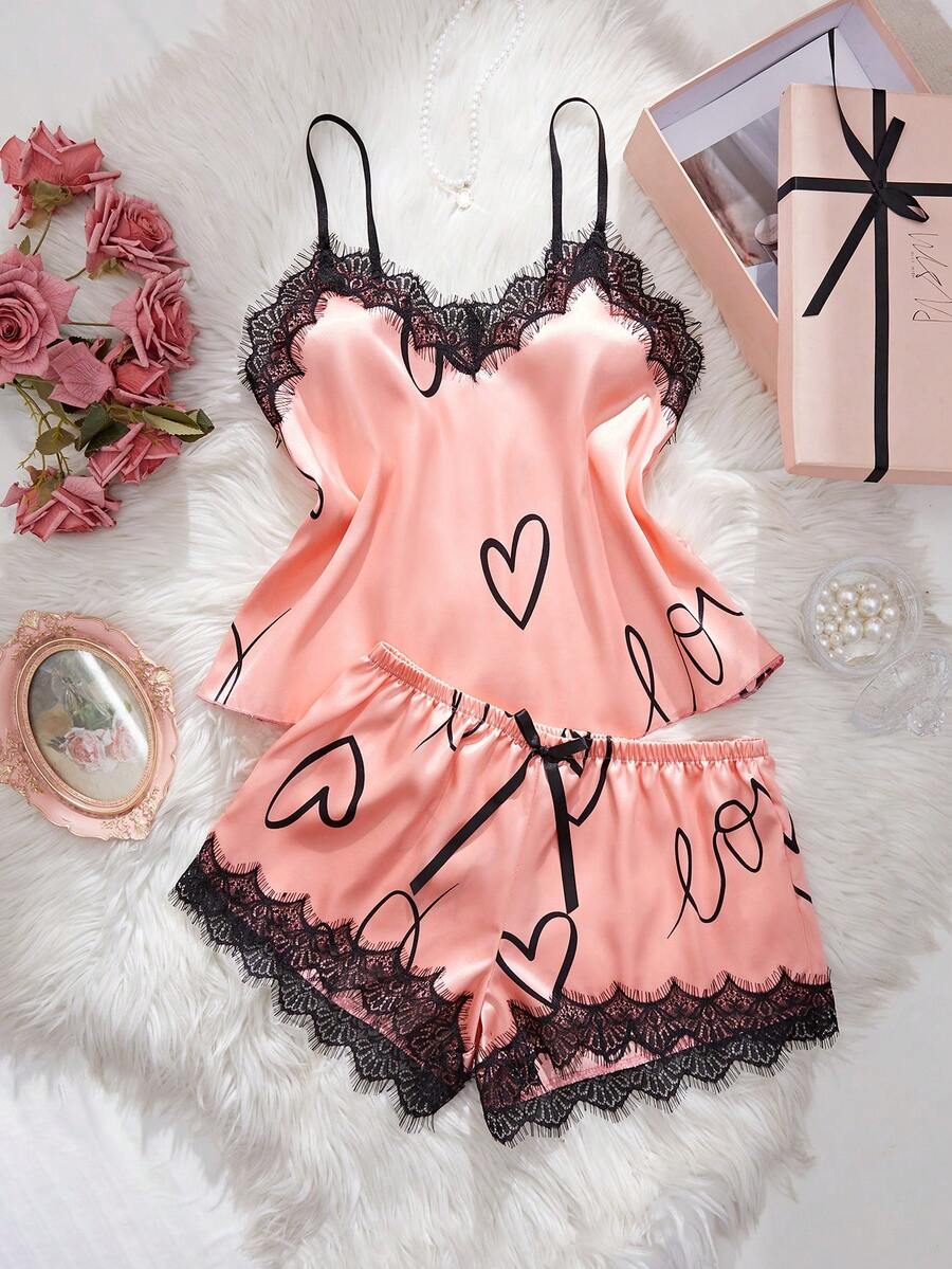 女士印花睡衣套装，带心形、蕾丝、蝴蝶结设计，无袖常规款式