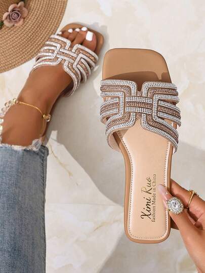 Wiosna/Lato Nowe Kapcie W Kształcie H Dla Kobiet, Siatkowe Paski Wsuwane Sandały W Stylu Rzymskim, Wygodne Płaskie Wsuwane Klapki W Kolorze Czarnym, Beżowym, Brązowym, Wytłoczonym Pustynnym Kluczem, Sandały Z Ozdobą Z Kryształków, Proste Sandały Do Użytku Na Zewnątrz I Wewnątrz, Płaskie Klapki W Wzór Krokodyla Z Metalową Ozdobą, Nadające Się Na Lato